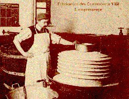 Carte postale, empr&eacute;surage des Camemberts VIR